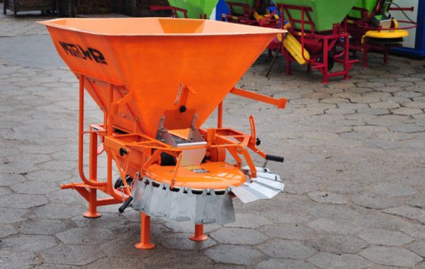 Smėlio ir druskos barstytuvas MOTYL - Image 11