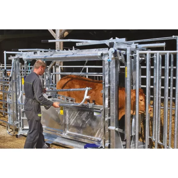 Veterinarinės staklės galvijams LVM/4 vartų PASDELOU - Image 8